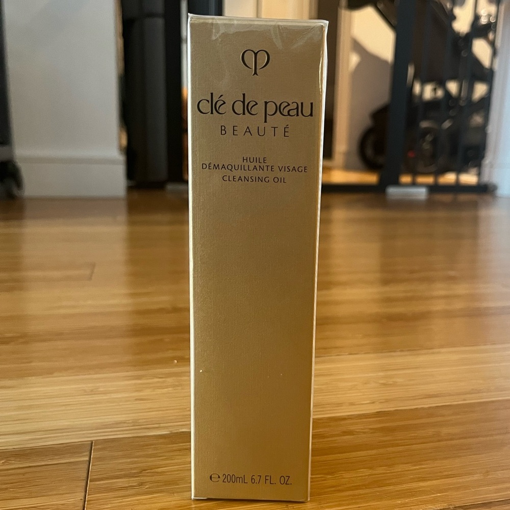Clé De Peau Cleansing Oil NEW